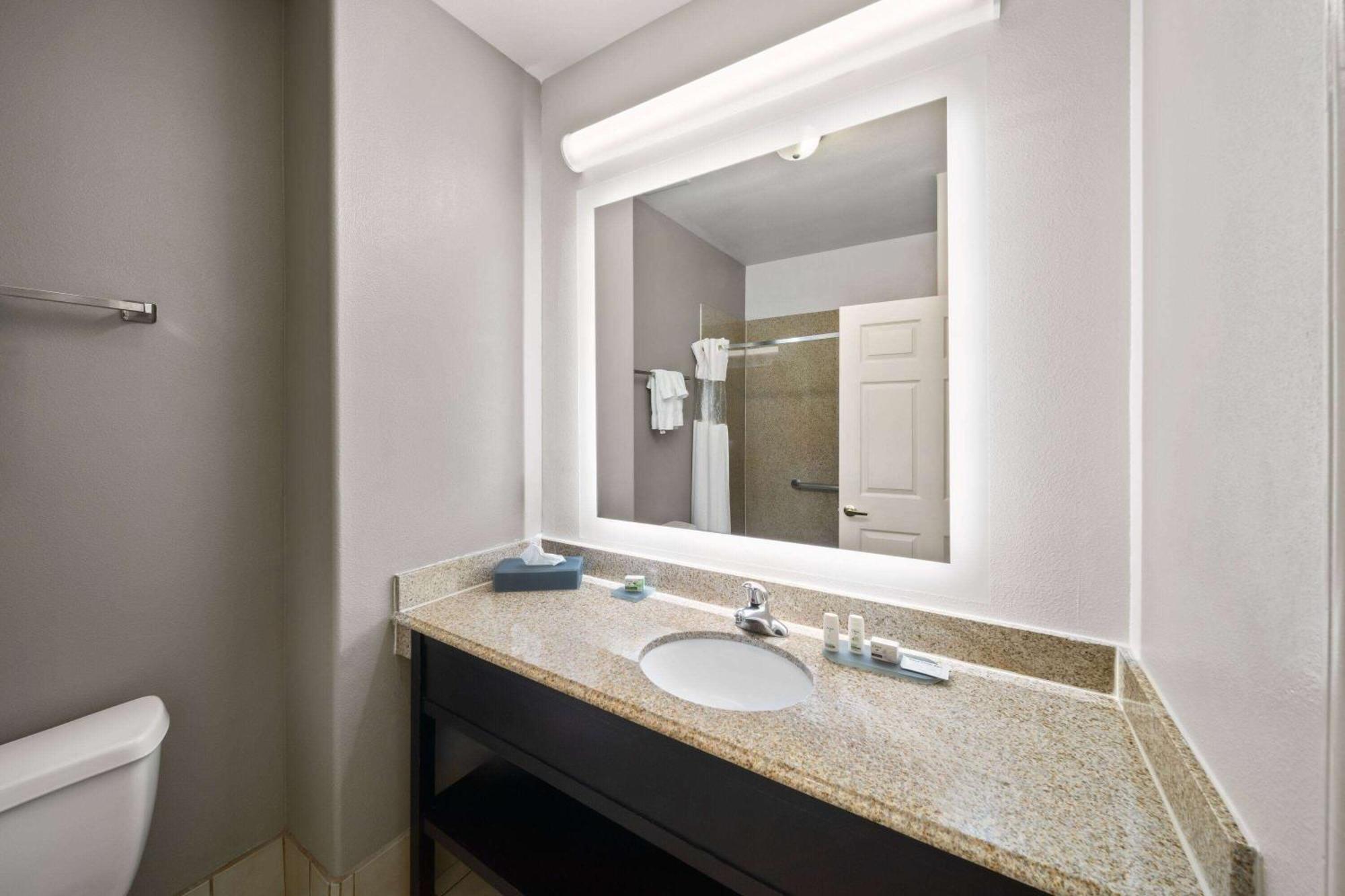 La Quinta By Wyndham Deer Park Hotell Exteriör bild