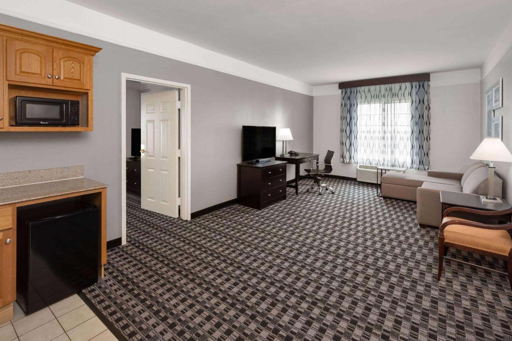 La Quinta By Wyndham Deer Park Hotell Exteriör bild